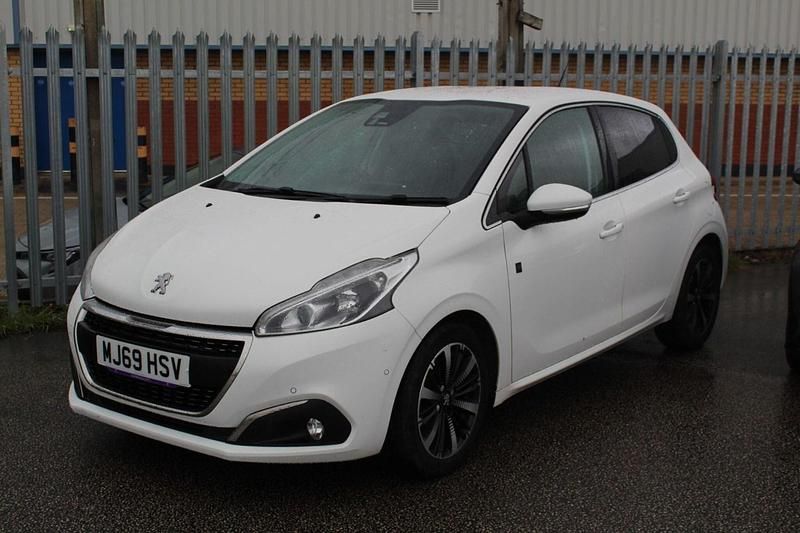 White Used 2019 Peugeot 208 S Hatchback | £8,900 (Good price) - Image 1/2