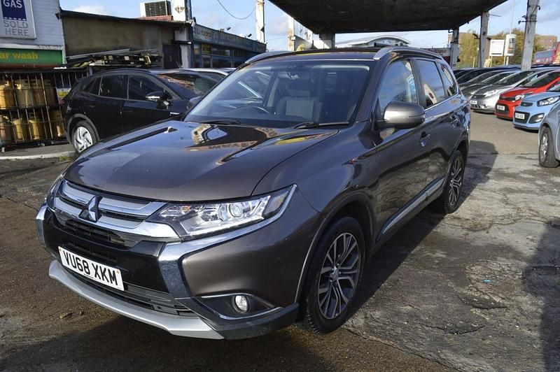 Used Mitsubishi Outlander 2018 Brown SUV