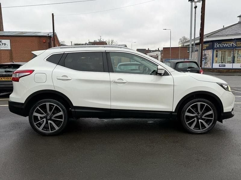 Used Nissan Qashqai N-TEC 2015 White SUV