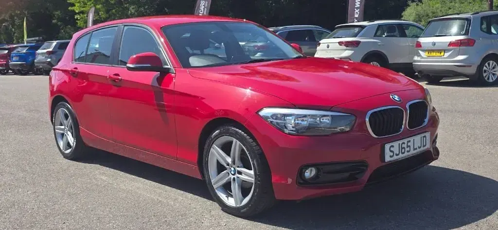 Used BMW 118 Sport Line 2015 Red Hatchback