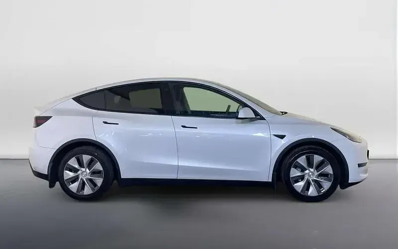 Used Tesla Model Y Standard Range 219 kW (299 HP) 2023 White SUV