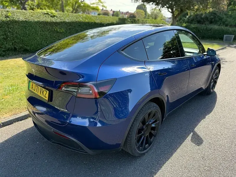 Used Tesla Model Y Long Range AWD 378 kW (514 HP) 2022 Blue SUV