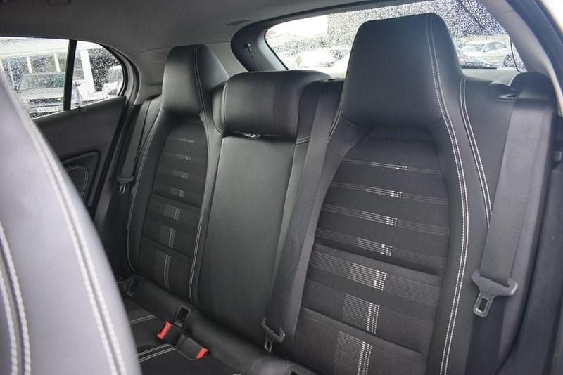 Used Mercedes GLA180 Urban 122 HP (89 kW) 2019 White SUV