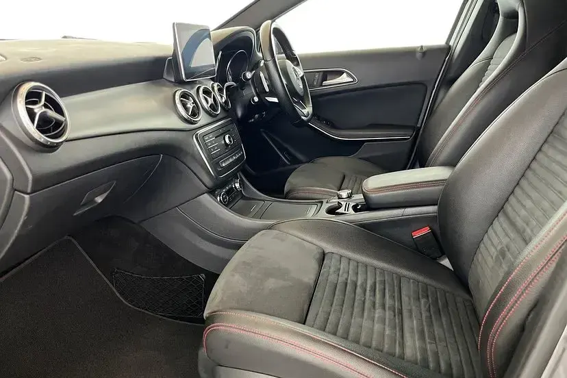Used Mercedes GLA200 Executive 134 HP (98 kW) 2015 Mountain grey SUV