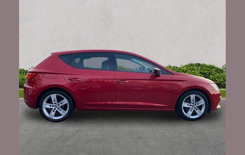Used Seat Leon FR 128 HP (94 kW) 2019 Red Hatchback