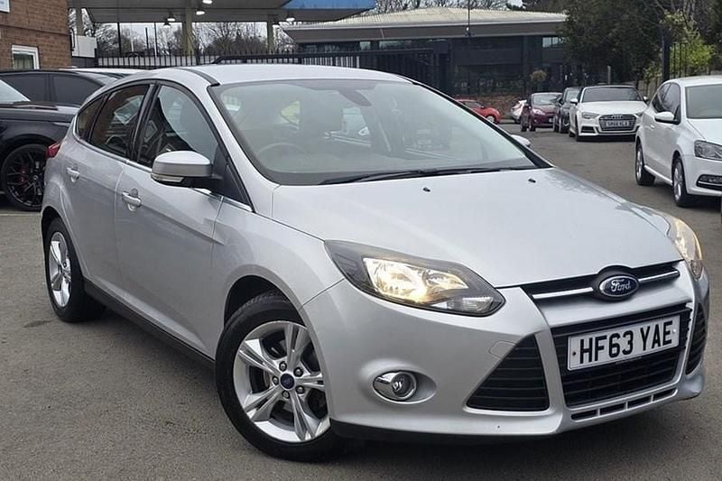 Used Ford Focus Zetec 125 HP (91 kW) 2013 Silver Hatchback