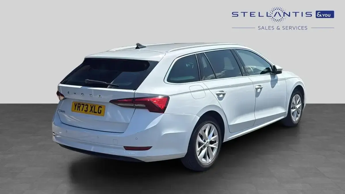 Used Skoda Octavia SE L 148 HP (108 kW) 2023 White Estate