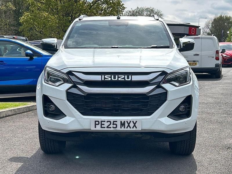 Used Isuzu D-Max 161 HP (118 kW) 2025 White Pickup