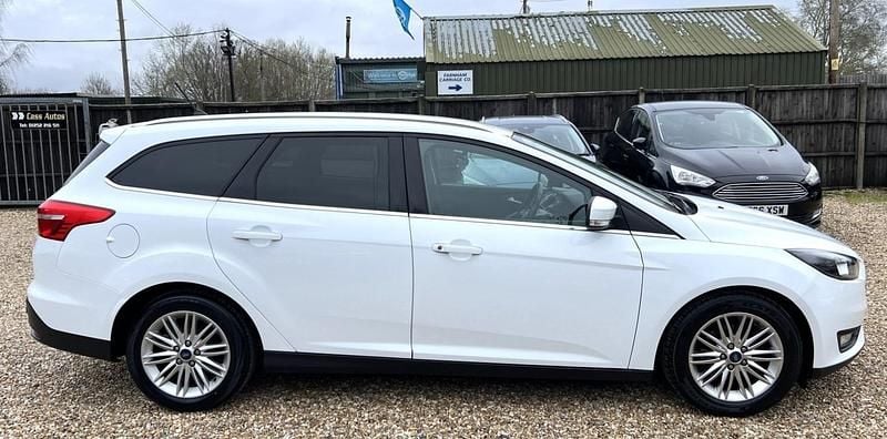 Used Ford Focus Zetec 120 HP (88 kW) 2018 White Estate