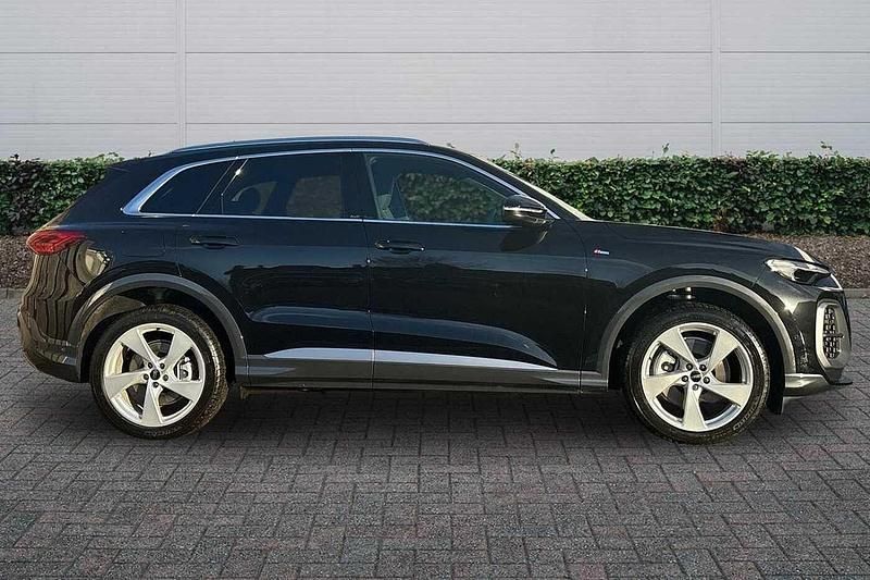 New Audi Q5 S-Line 2025 Mythos black, metallic SUV