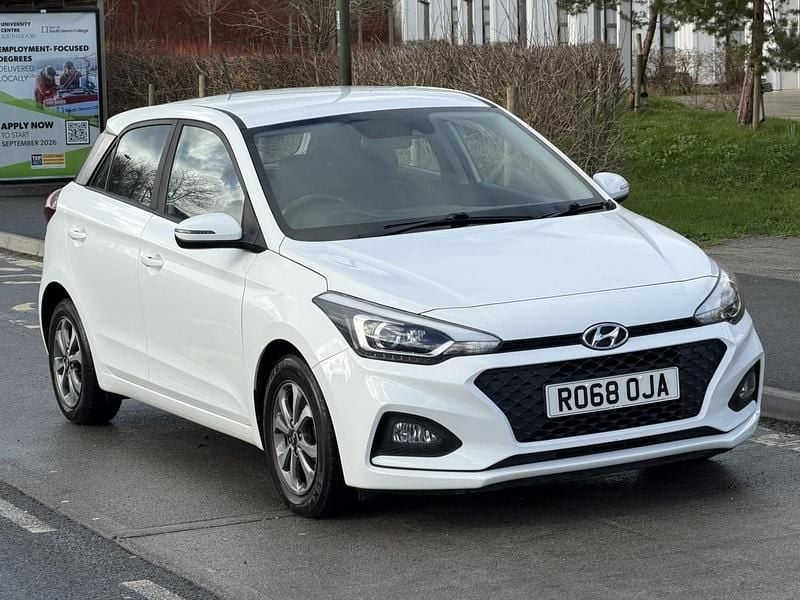 Used Hyundai i20 SE 84 HP (61 kW) 2018 White Hatchback