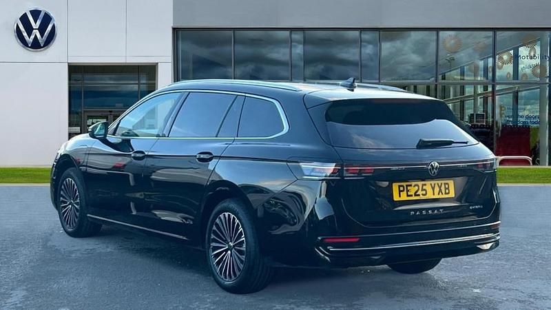 Used VW Passat Elegance 204 HP (150 kW) 2025 Black Estate
