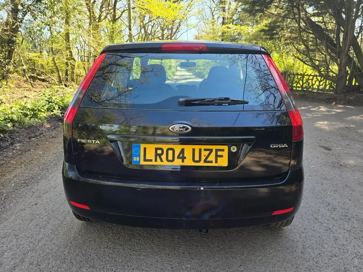 Used Ford Fiesta Ghia 80 HP (58 kW) 2004 Black Hatchback