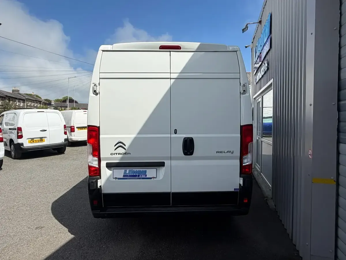 Used Citroën Relay 140 HP (102 kW) 2019 White Van