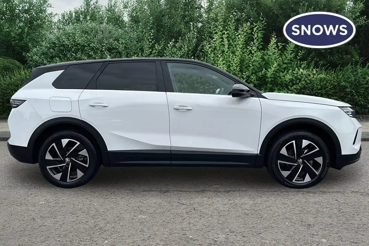 Used Vauxhall Grandland X Ultimate 136 HP (100 kW) 2025 White SUV