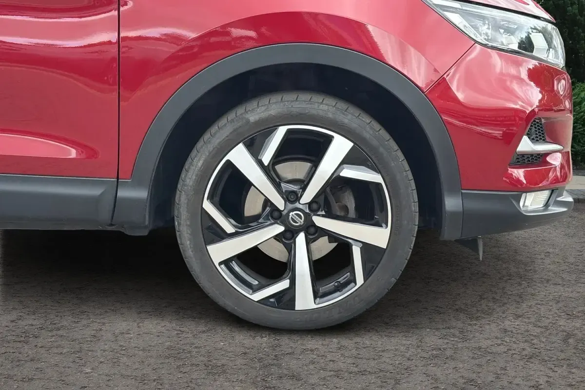 Used Nissan Qashqai N-Motion 140 HP (102 kW) 2021 Red SUV