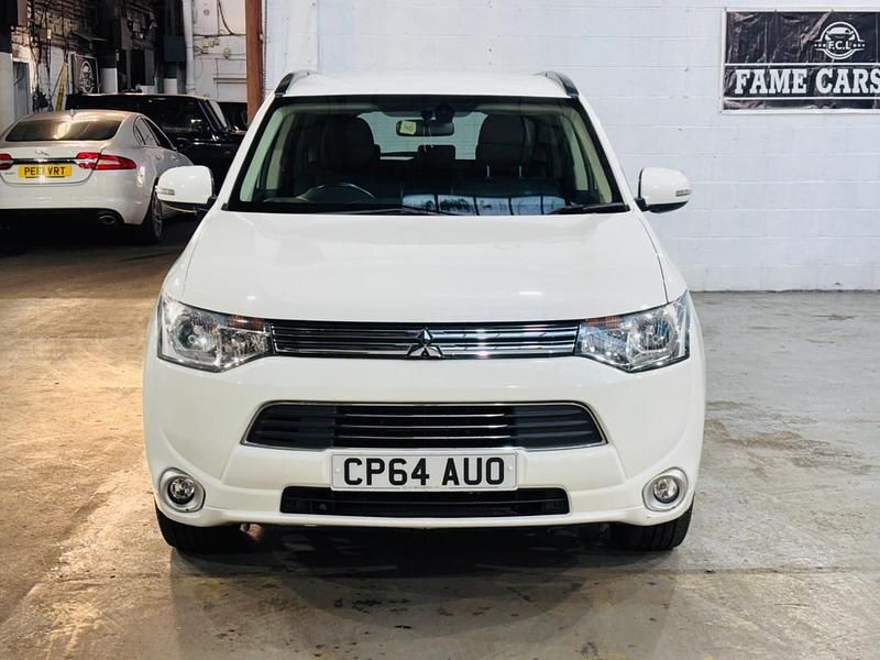 Used Mitsubishi Outlander P-HEV 2015 White Estate