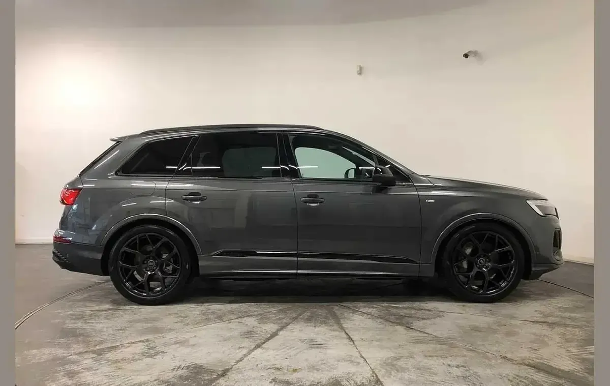 New Audi Q7 Black Edition 281 HP (206 kW) 2026 Grey SUV