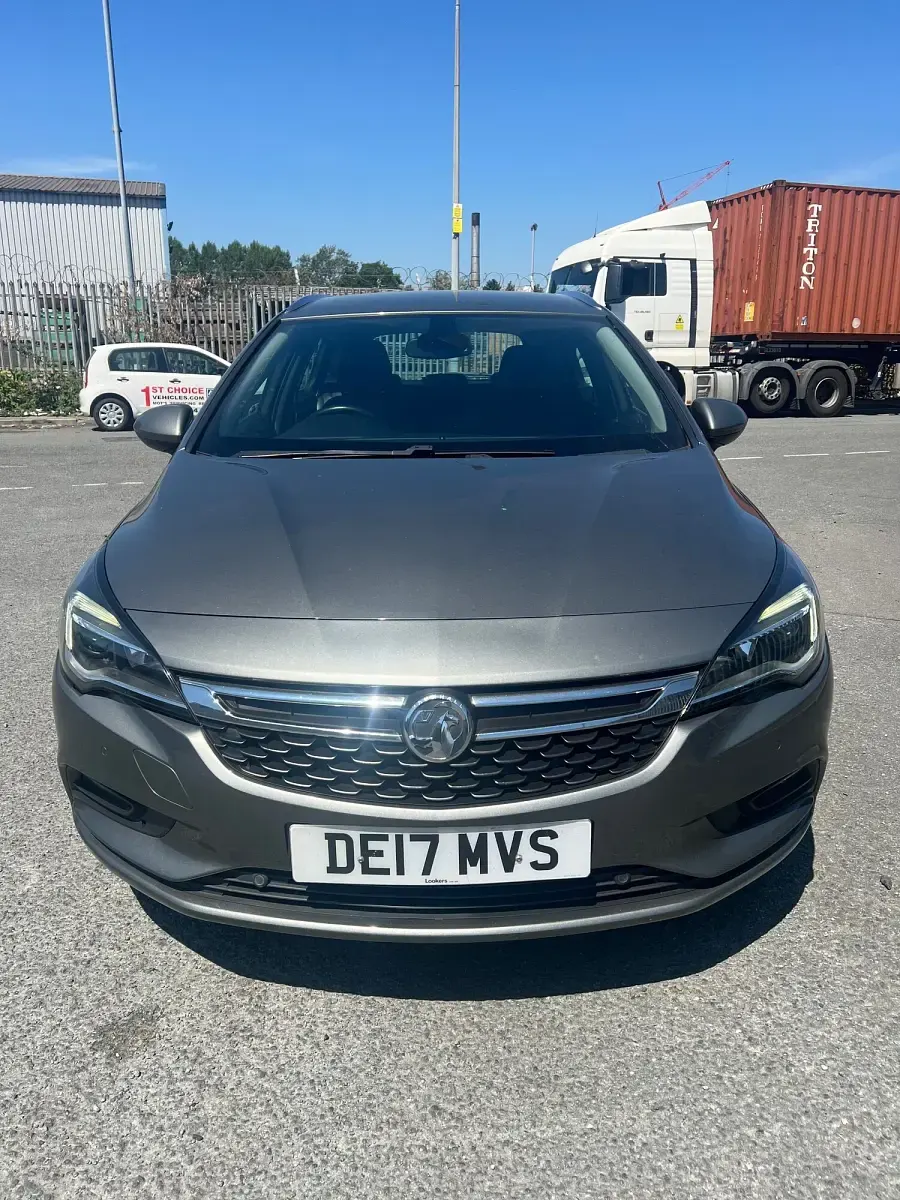 Used Vauxhall Astra Elite 136 HP (100 kW) 2017 Grey Estate