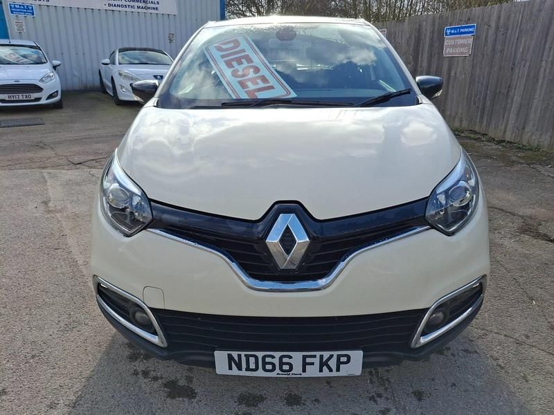 Used Renault Captur Dynamique 90 HP (66 kW) 2016 Cream SUV