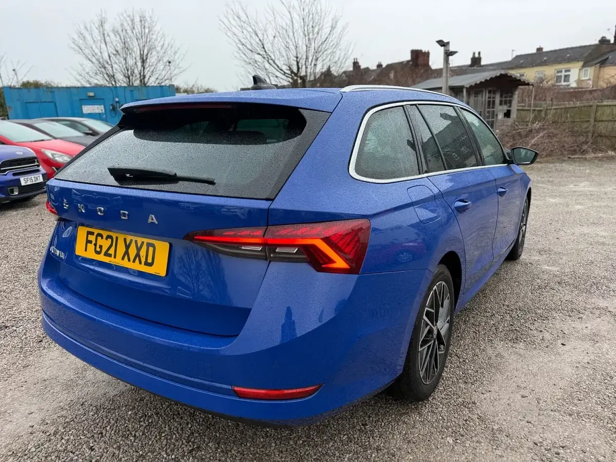 Używany Skoda Octavia SE L 116 KM (85 kW) 2021 Niebieski Kombi