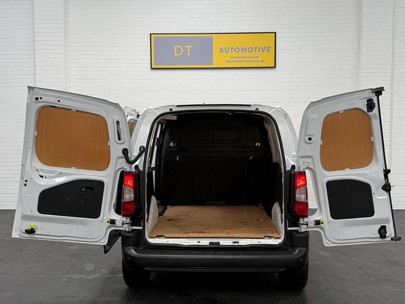 Used Peugeot Partner Premium 131 HP (96 kW) 2022 White MPV