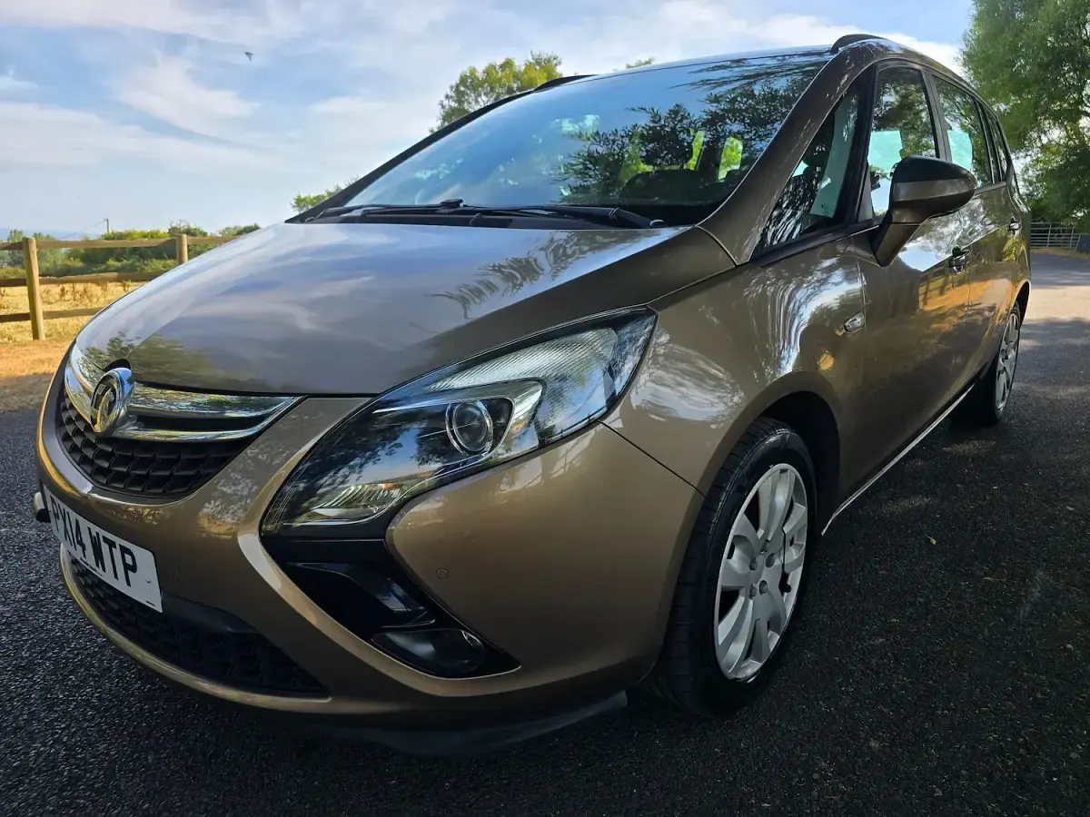 Used Vauxhall Zafira Tourer 130 HP (95 kW) 2014 Brown MPV