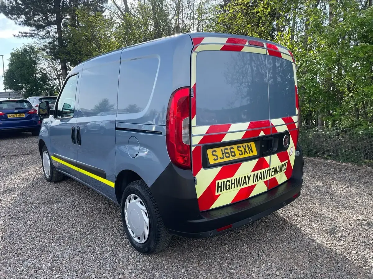 Usado Fiat Doblò 95 HP (69 kW) 2016 Azul Monovolume
