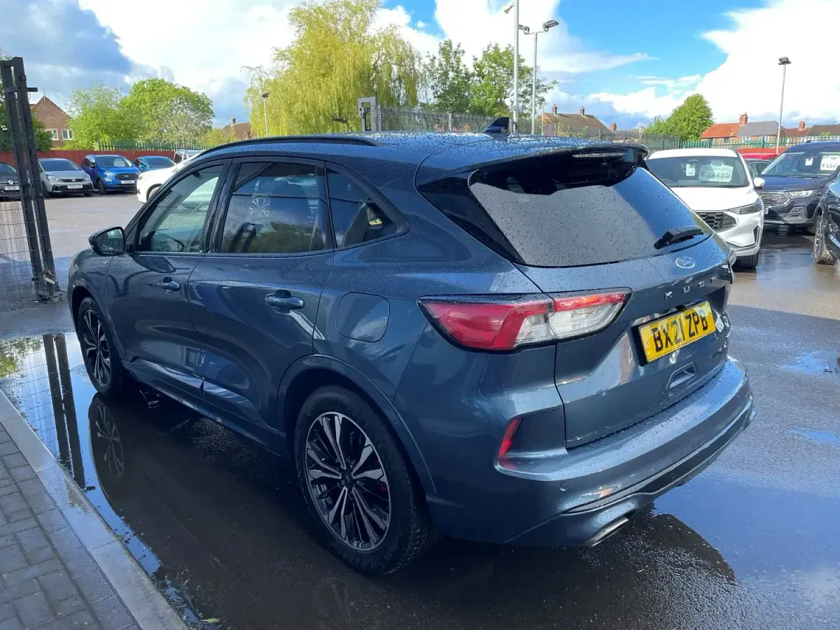 Używany Ford Kuga ST-Line X 150 KM (110 kW) 2021 Niebieski SUV