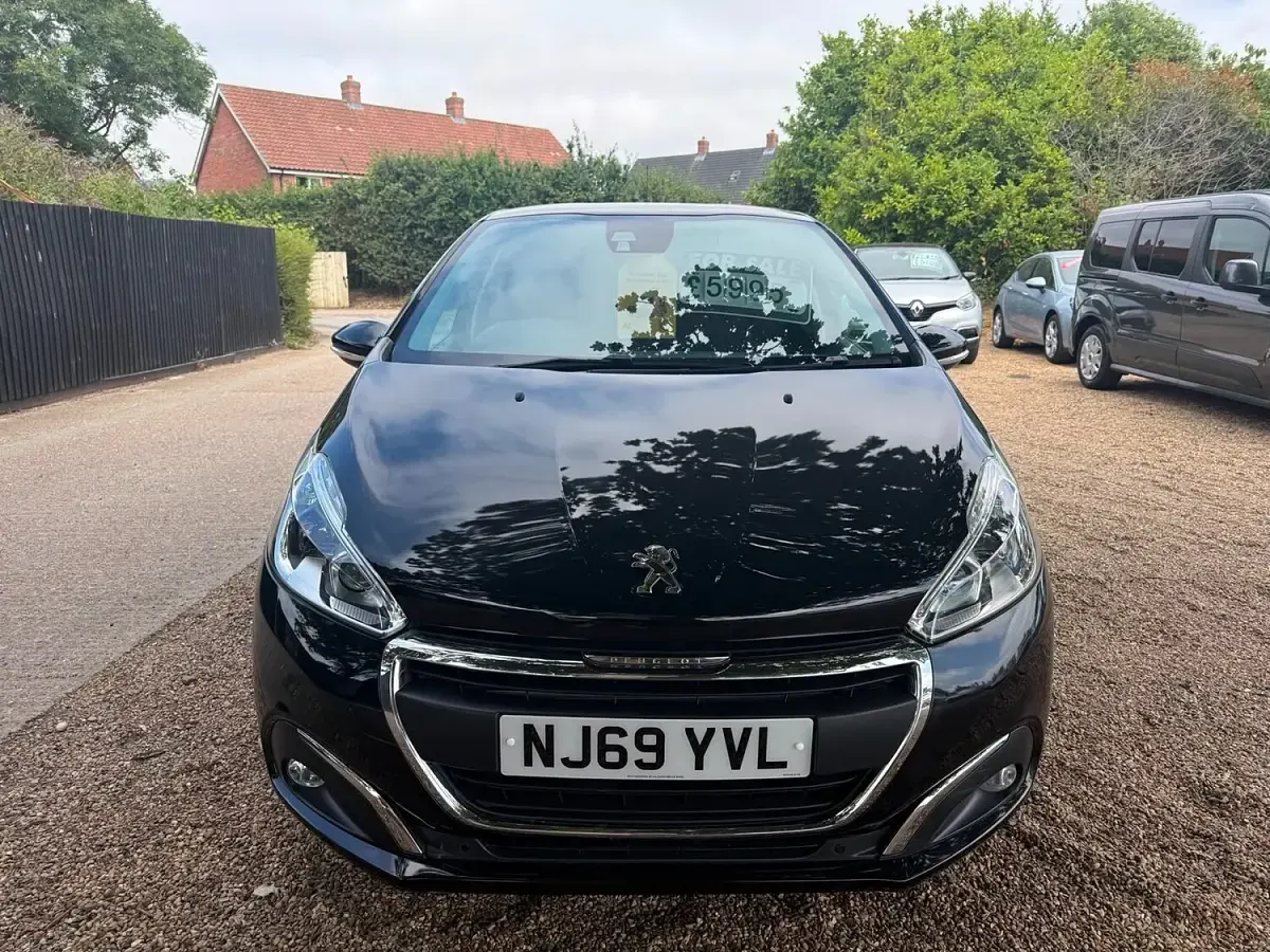Used Peugeot 208 2019 Black Hatchback