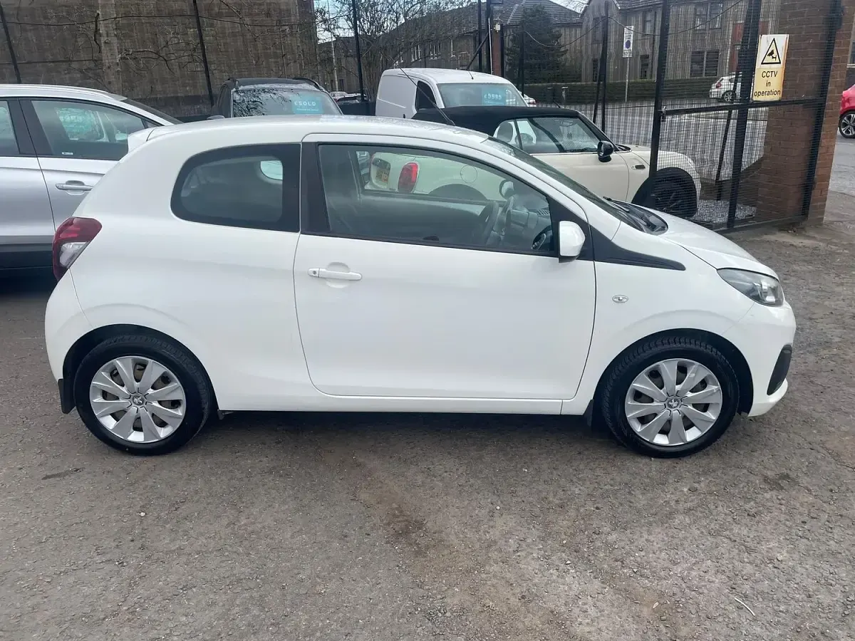 Used Peugeot 108 Active 68 HP (50 kW) 2015 White Hatchback