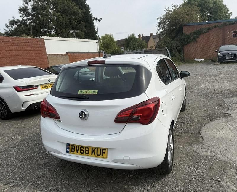 Second-hand Vauxhall Corsa 2018 Alb Hatchback