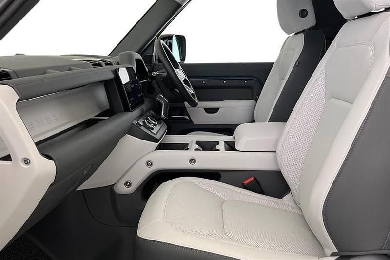 Usado Land Rover Defender SE Dynamic 249 HP (183 kW) 2025 Azul SUV