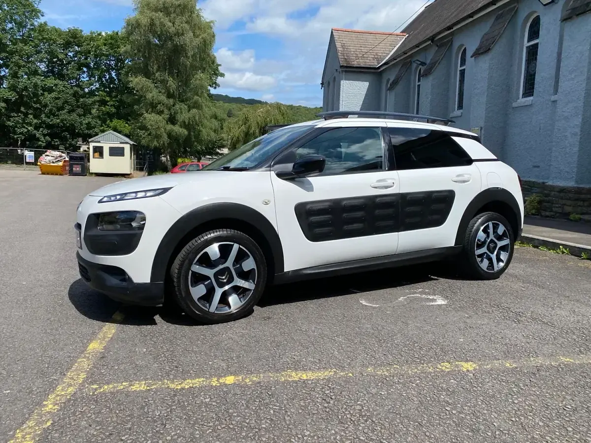 Used Citroën C4 Cactus Flair 2016 White Hatchback