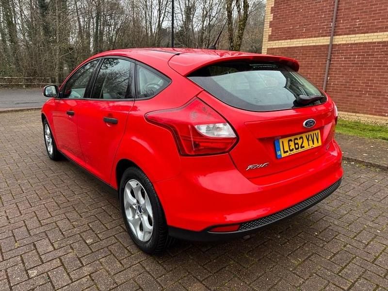 Used Ford Focus Studio 85 HP (62 kW) 2012 Red Hatchback