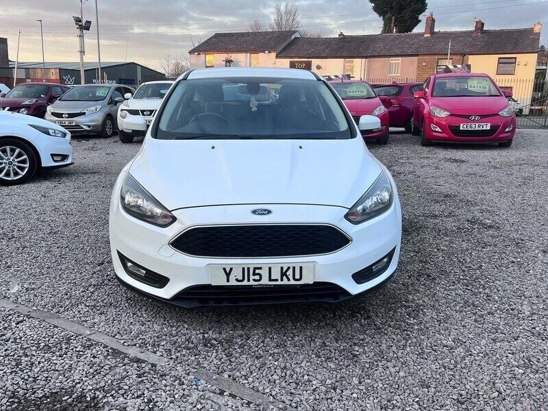 White Used 2016 Ford Focus Zetec Hatchback | £6,250 (Good price) - Image 1/4