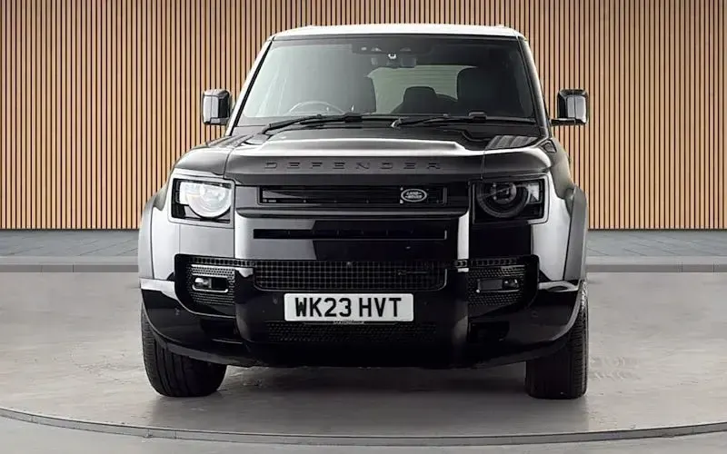 Used Land Rover Defender HSE Dynamic 404 HP (297 kW) 2023 Santorini black SUV