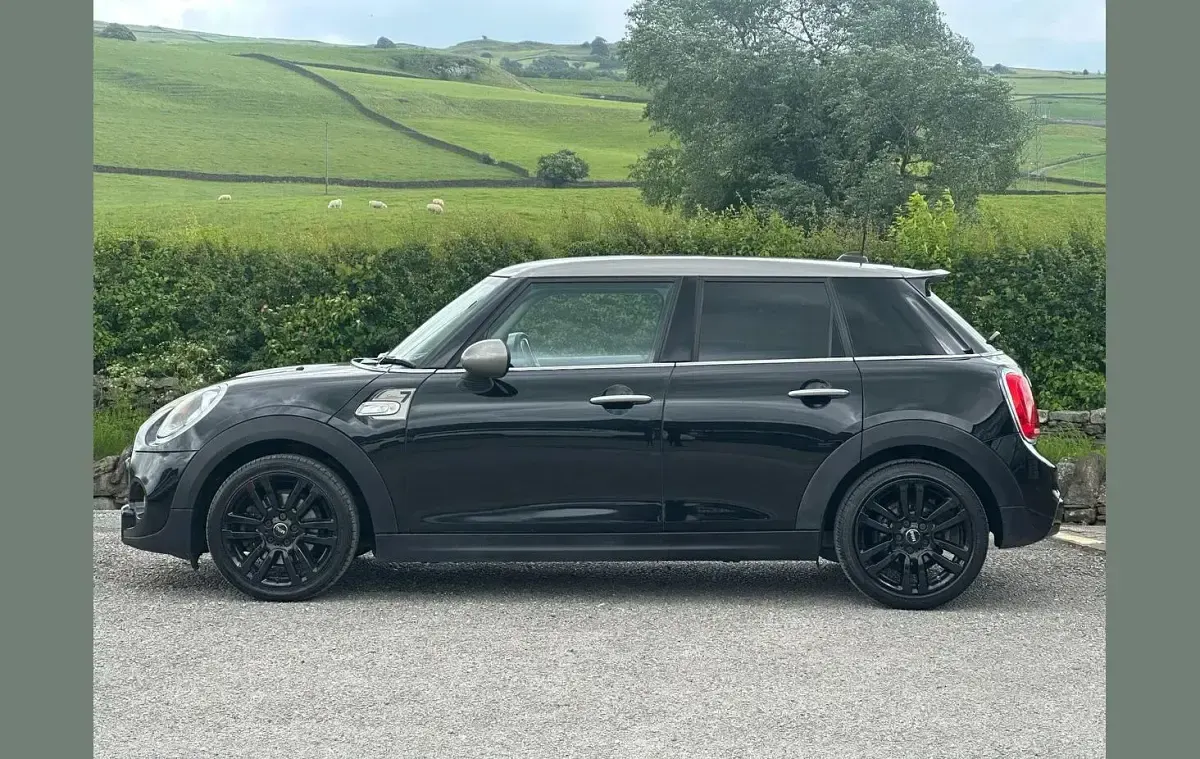 Used Mini Cooper S Seven 188 HP (138 kW) 2017 Black Hatchback