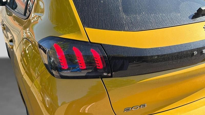 Used Peugeot 208 Allure+ 99 HP (72 kW) 2022 Yellow Hatchback