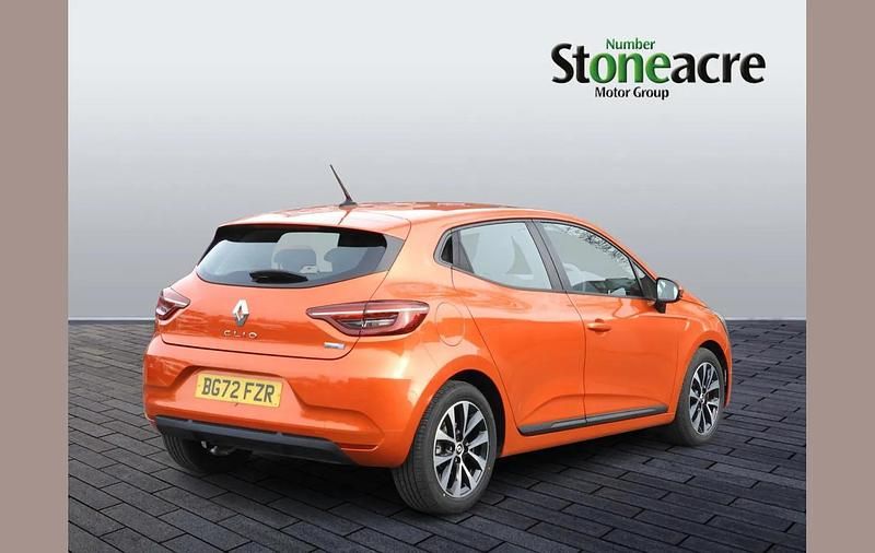 Used Renault Clio V Iconic 138 HP (101 kW) 2022 Orange Hatchback