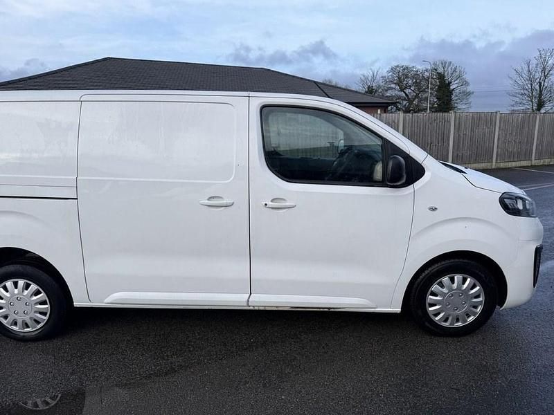 Used Vauxhall Vivaro Sportive 100 HP (73 kW) 2020 White MPV
