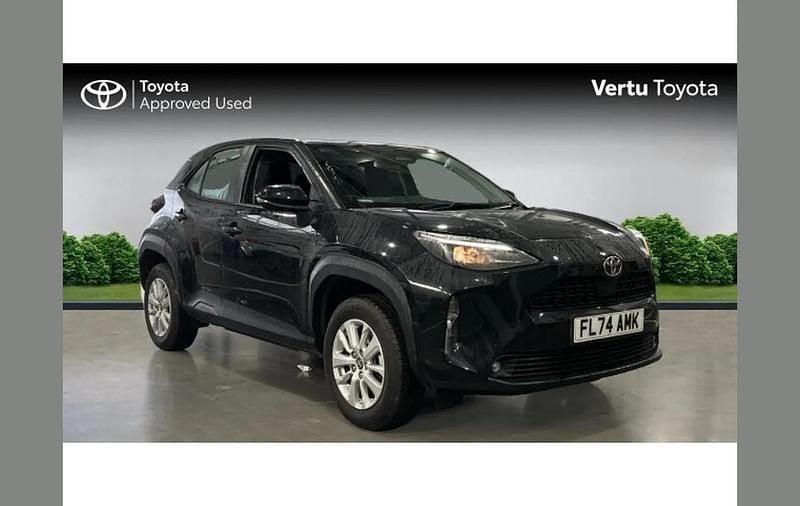 Black Used 2024 Toyota Yaris Cross SUV | £21,988 (Super price) - Image 1/4