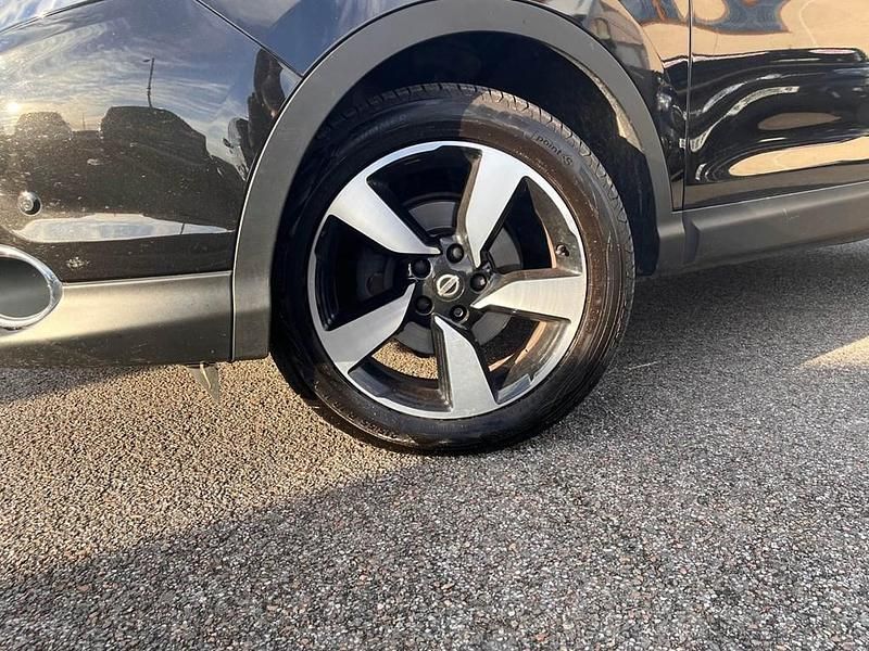 Used Nissan Qashqai N-Connecta 115 HP (84 kW) 2017 Black SUV