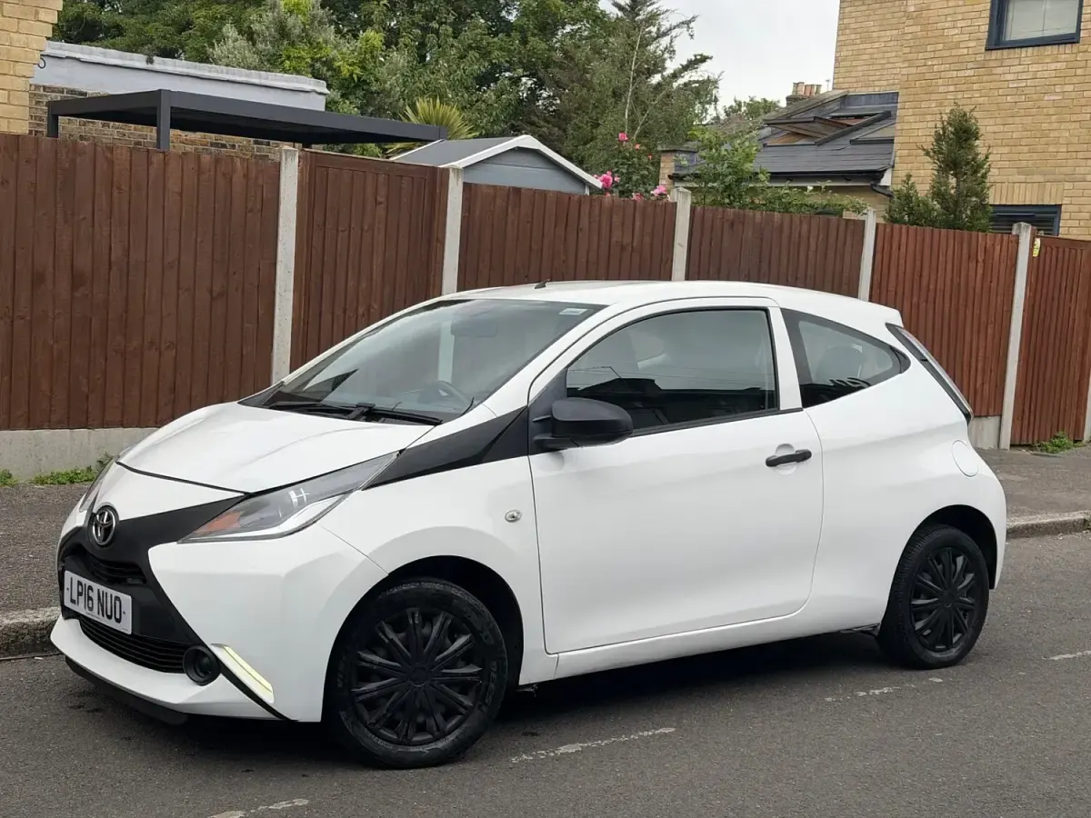 Used Toyota Aygo 2016 White Hatchback