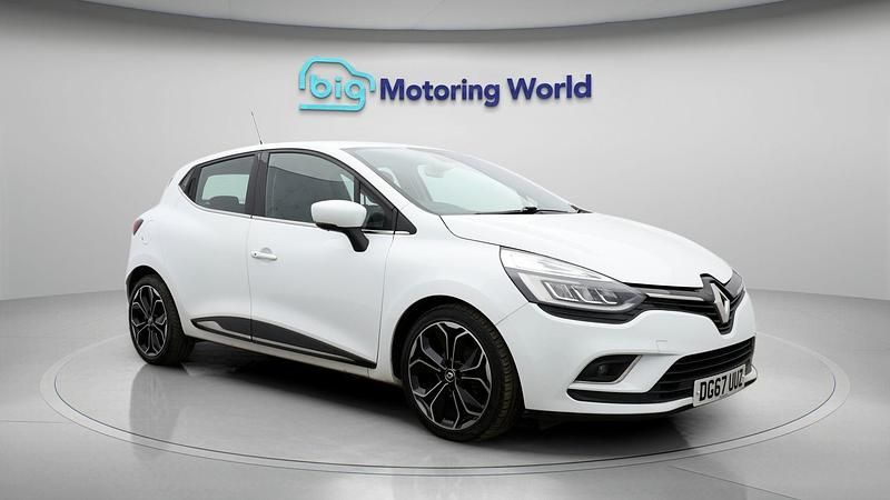 Used Renault Clio IV Dynamique 90 HP (66 kW) 2017 White Hatchback
