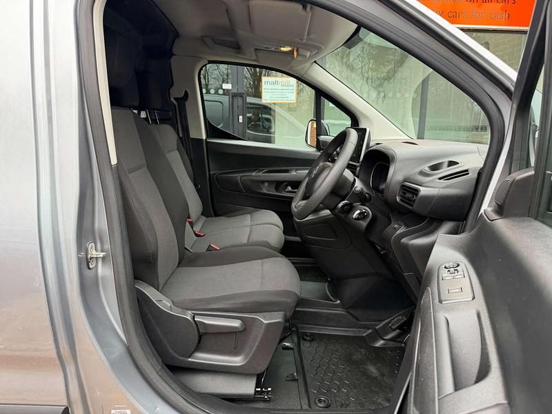 Used Citroën Berlingo 100 HP (73 kW) 2022 Grey MPV