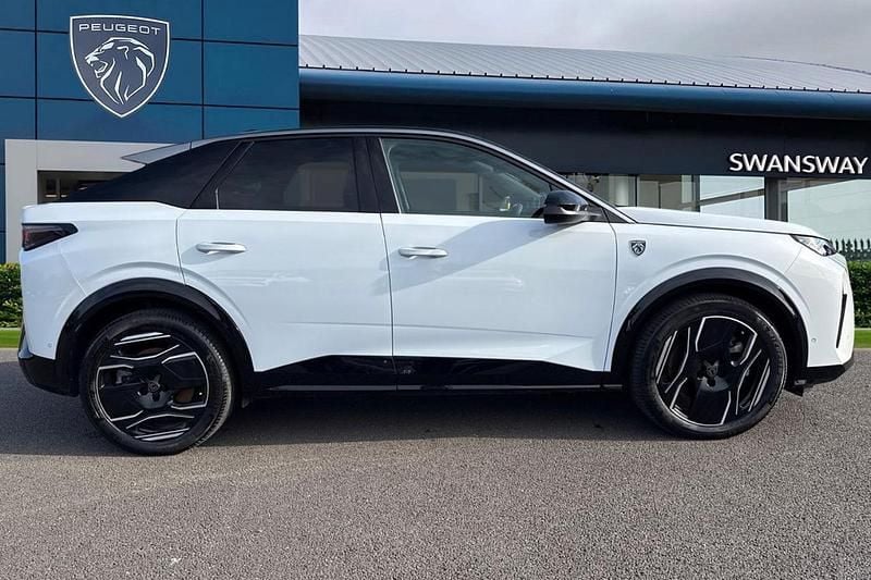 Used Peugeot e-3008 GT 152 kW (207 HP) 2024 White SUV