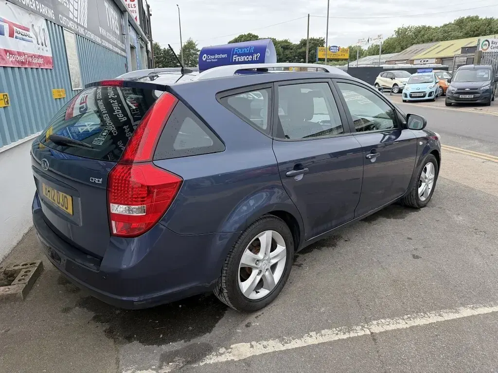 Used Kia Ceed Sportswagon 89 HP (65 kW) 2012 Blue Estate