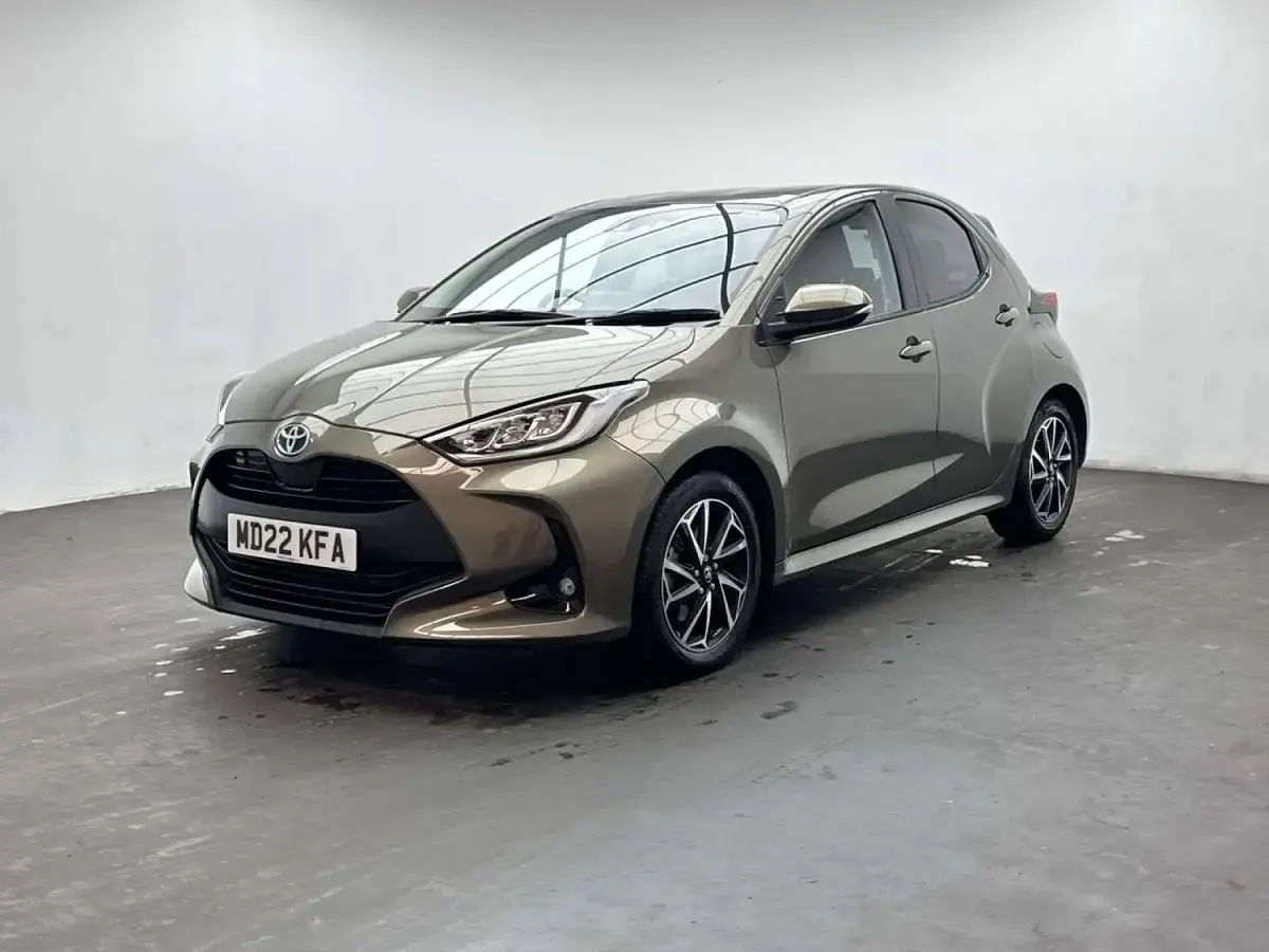 Used Toyota Yaris Design 116 HP (85 kW) 2022 Bronze Hatchback