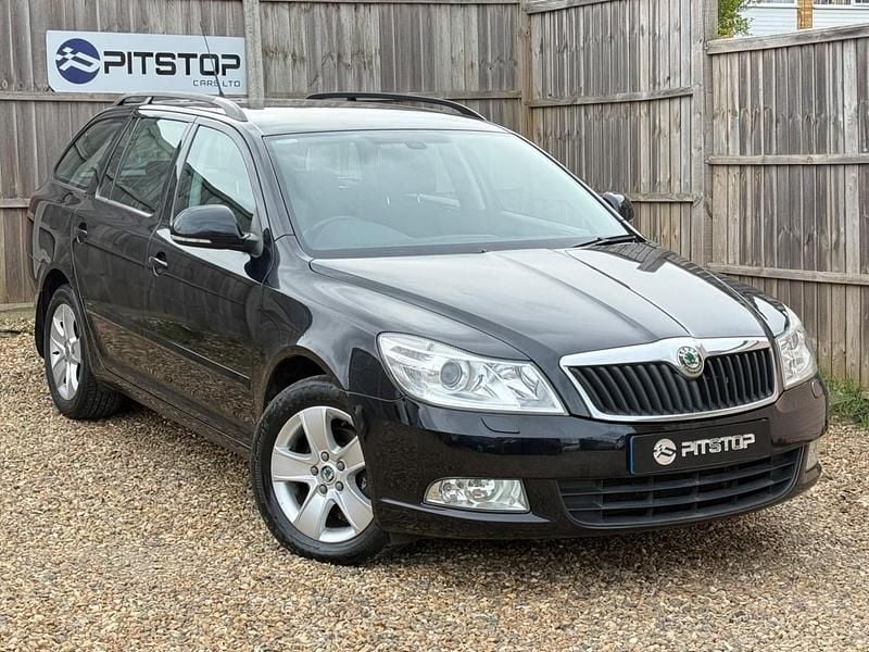 Used Skoda Octavia Elegance 105 HP (77 kW) 2010 Black Estate